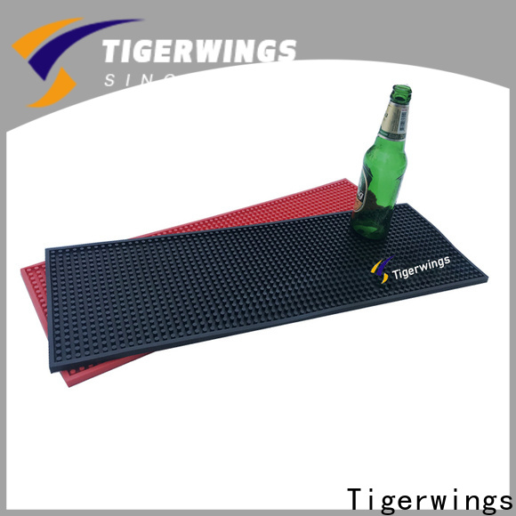 Alfombrillas con logo personalizado Tigerwings para bar