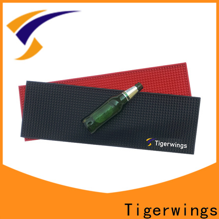 Empresa fabricante de cómodas alfombrillas de goma Tigerwings para mantener limpia la barra